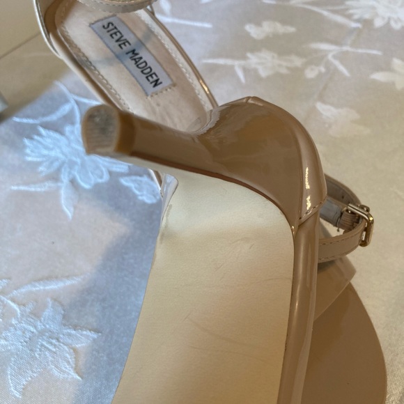 Steve Madden patent leather Strappy Blush woman’s shoes.  Nude in color - Picture 3 of 4